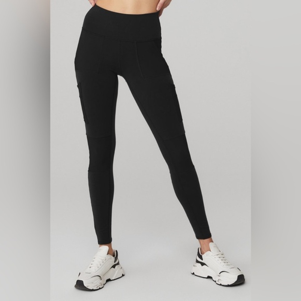 ALO Yoga High Waist Cargo Legging in Black
